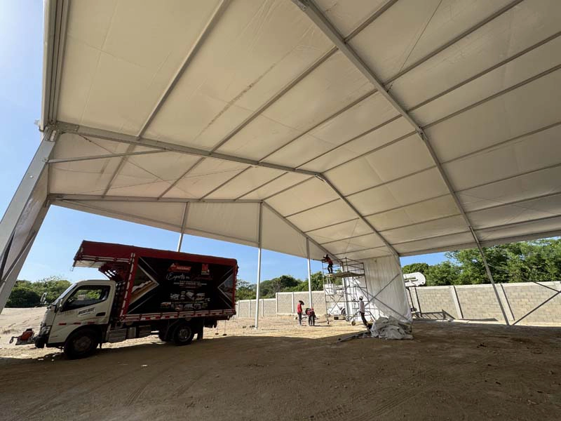 Hangares para almacenar mercancia