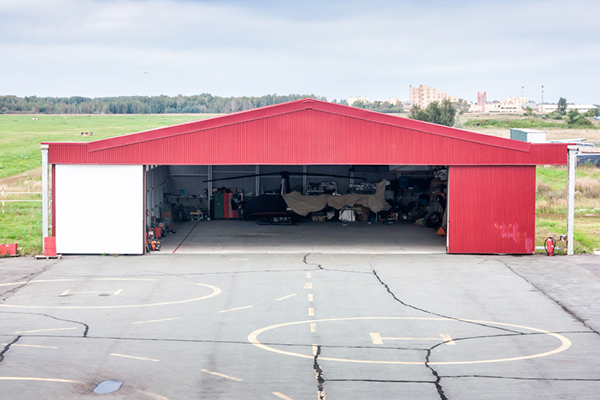 Carpas tipo hangar adaptada para bodega de almacenamiento.